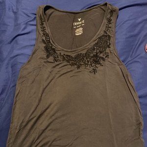 Simple lace detailed tank top